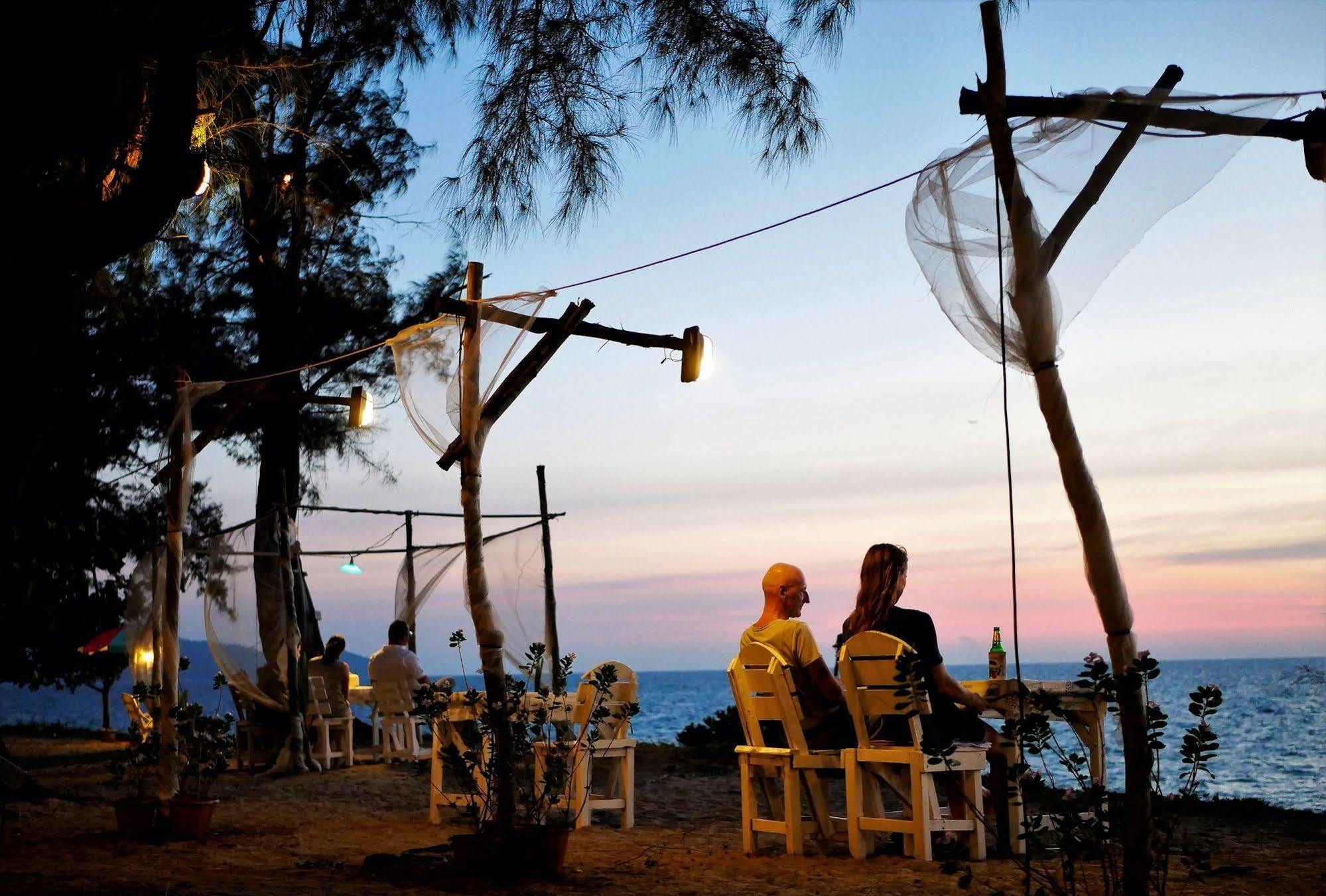 Micky Monkey Beach Hotel Phuket Maikhao Thailand Mai Khao Zewnętrze zdjęcie