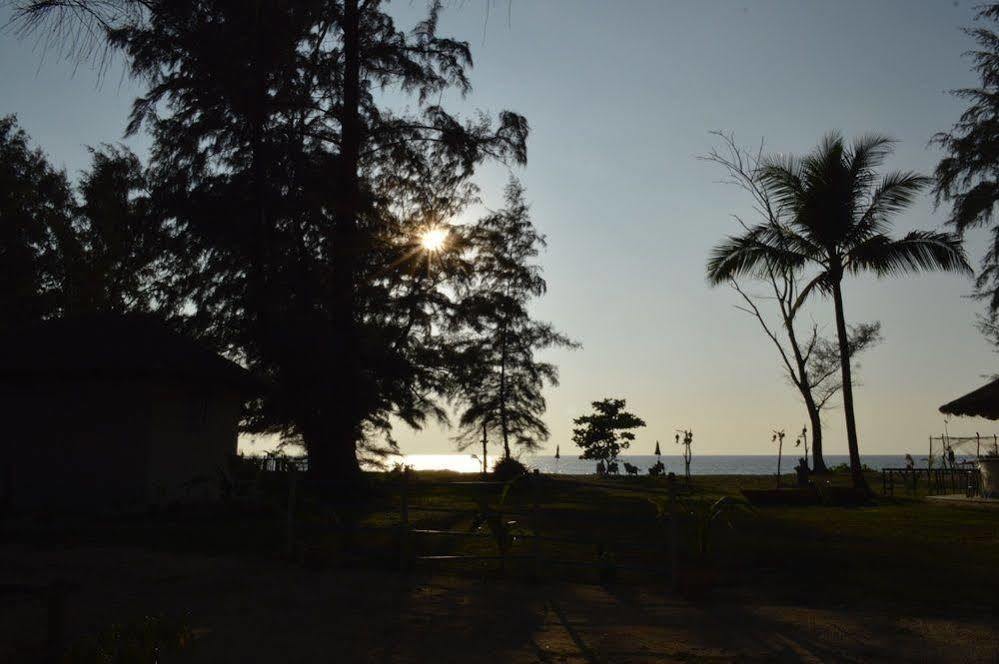 Micky Monkey Beach Hotel Phuket Maikhao Thailand Mai Khao Zewnętrze zdjęcie